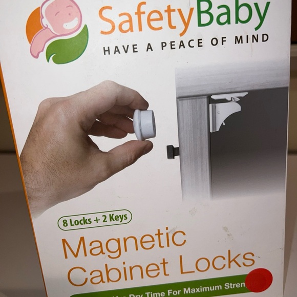 NEW - Safety Baby Magnetic Cabinet Locks - (8 locks and 2 keys) - Picture 2 of 6